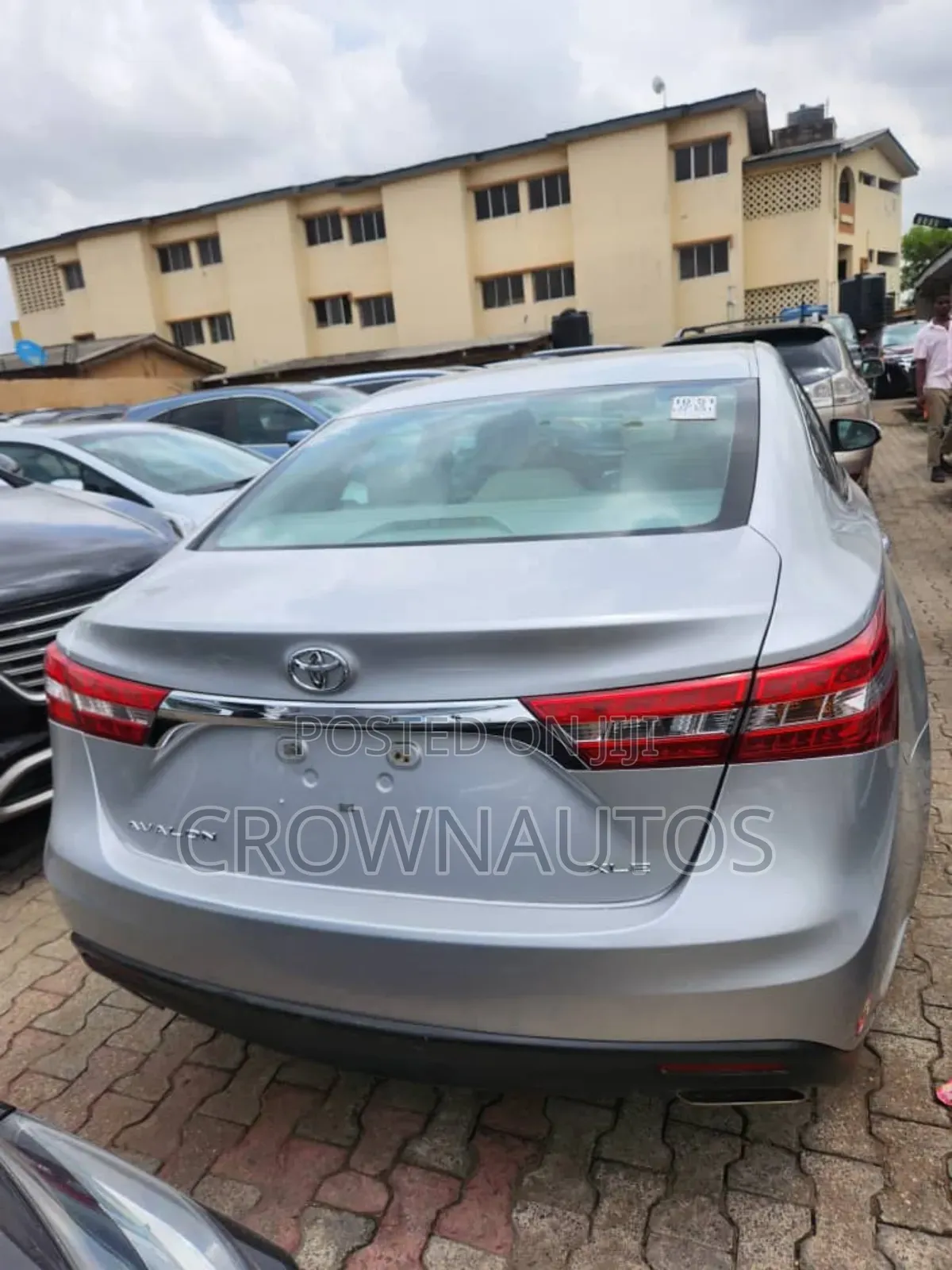 Toyota Avalon XLE Premium Sedan FWD (3.5L 6cyl 6A) 2013 Silver