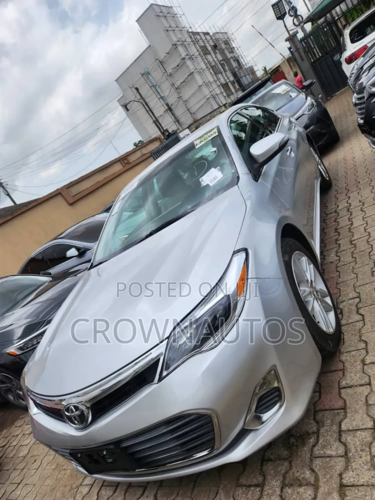 Toyota Avalon XLE Premium Sedan FWD (3.5L 6cyl 6A) 2013 Silver