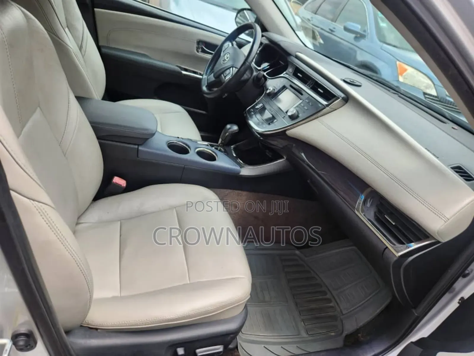 Toyota Avalon XLE Premium Sedan FWD (3.5L 6cyl 6A) 2013 Silver