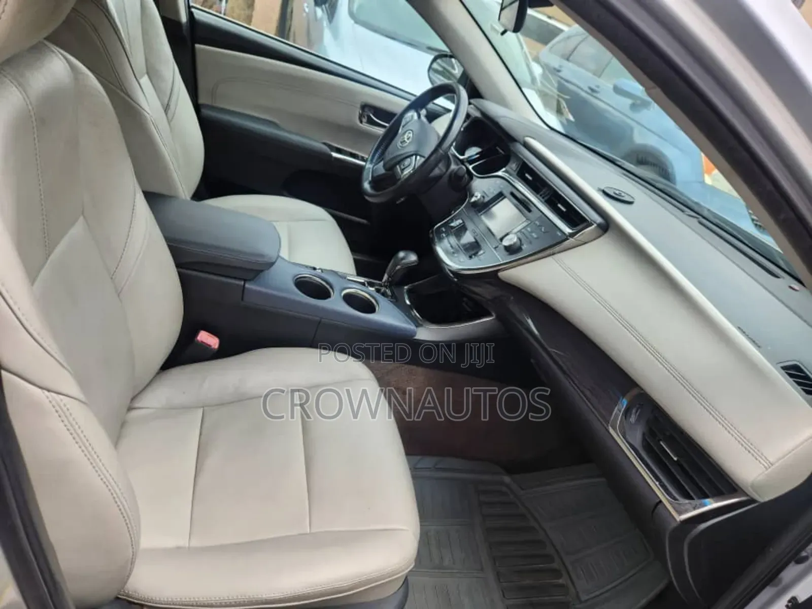 Toyota Avalon XLE Premium Sedan FWD (3.5L 6cyl 6A) 2013 Silver