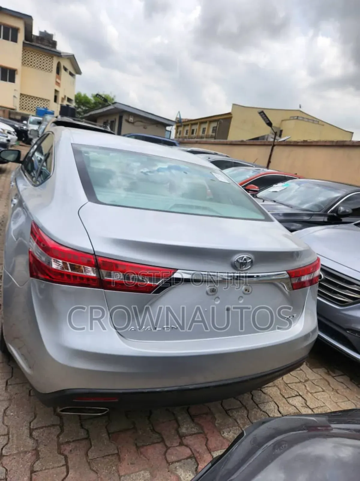 Toyota Avalon XLE Premium Sedan FWD (3.5L 6cyl 6A) 2013 Silver