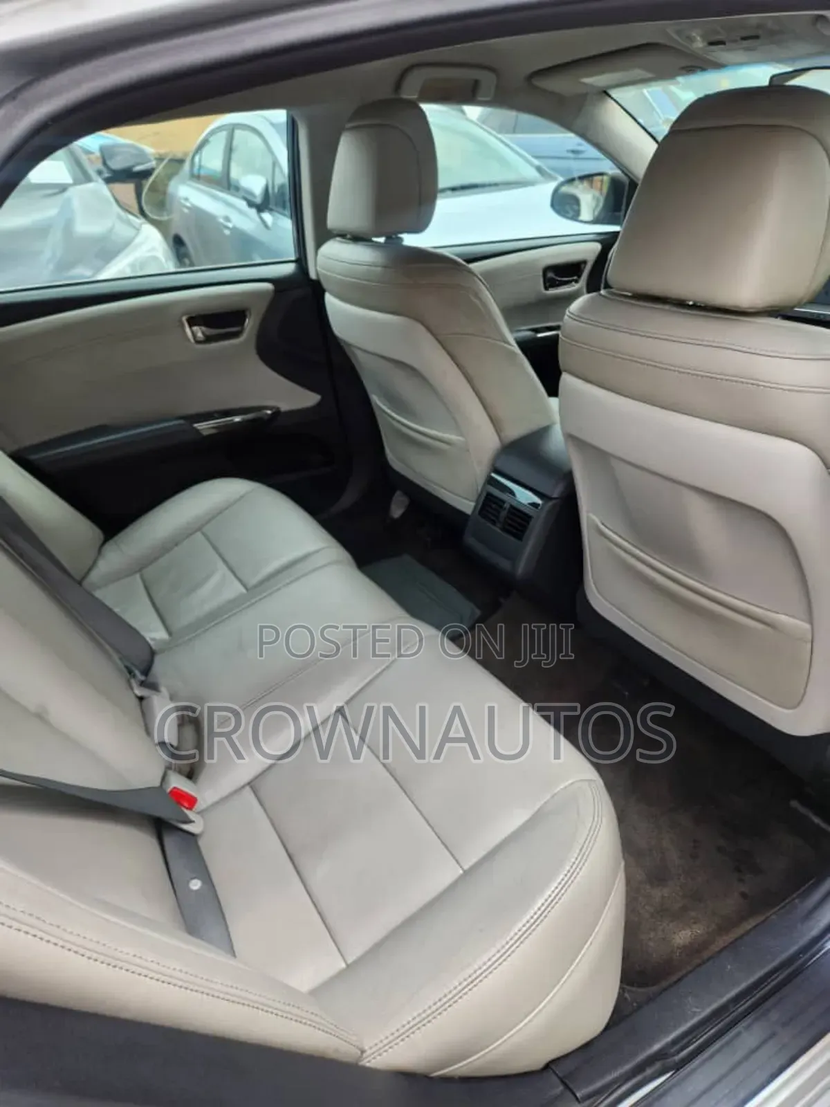 Toyota Avalon XLE Premium Sedan FWD (3.5L 6cyl 6A) 2013 Silver