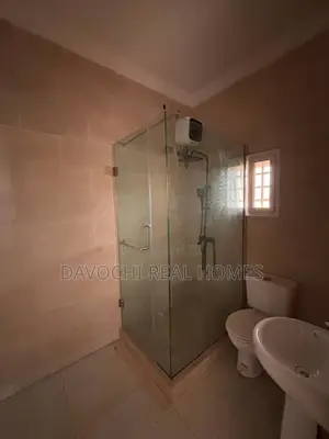 2bdrm Apartment in Lekki Right for rent