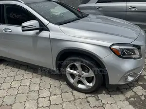 Mercedes-Benz GLA-Class 2019 Silver