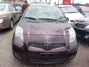 Photo - Toyota Yaris 2010 Red