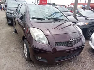 Photo - Toyota Yaris 2010 Red