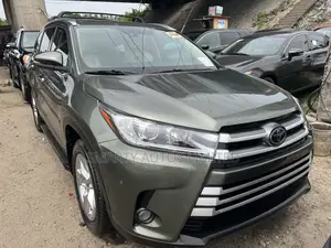 Toyota Highlander Limited Platinum 4dr SUV AWD (3.5L 6cyl 6A) 2015