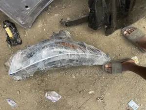 Toyota Highlander 020 Headlight (Body Spare Parts)
