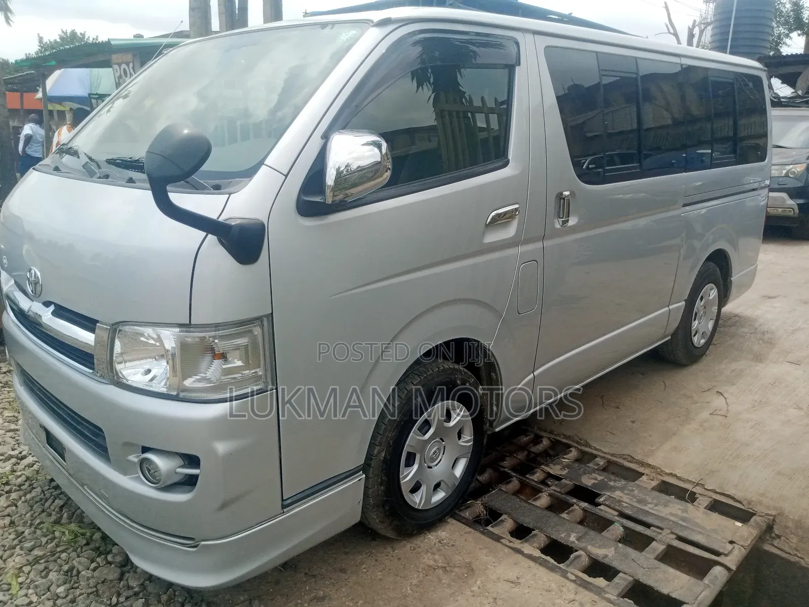Toyota HiAce 2012 Silver