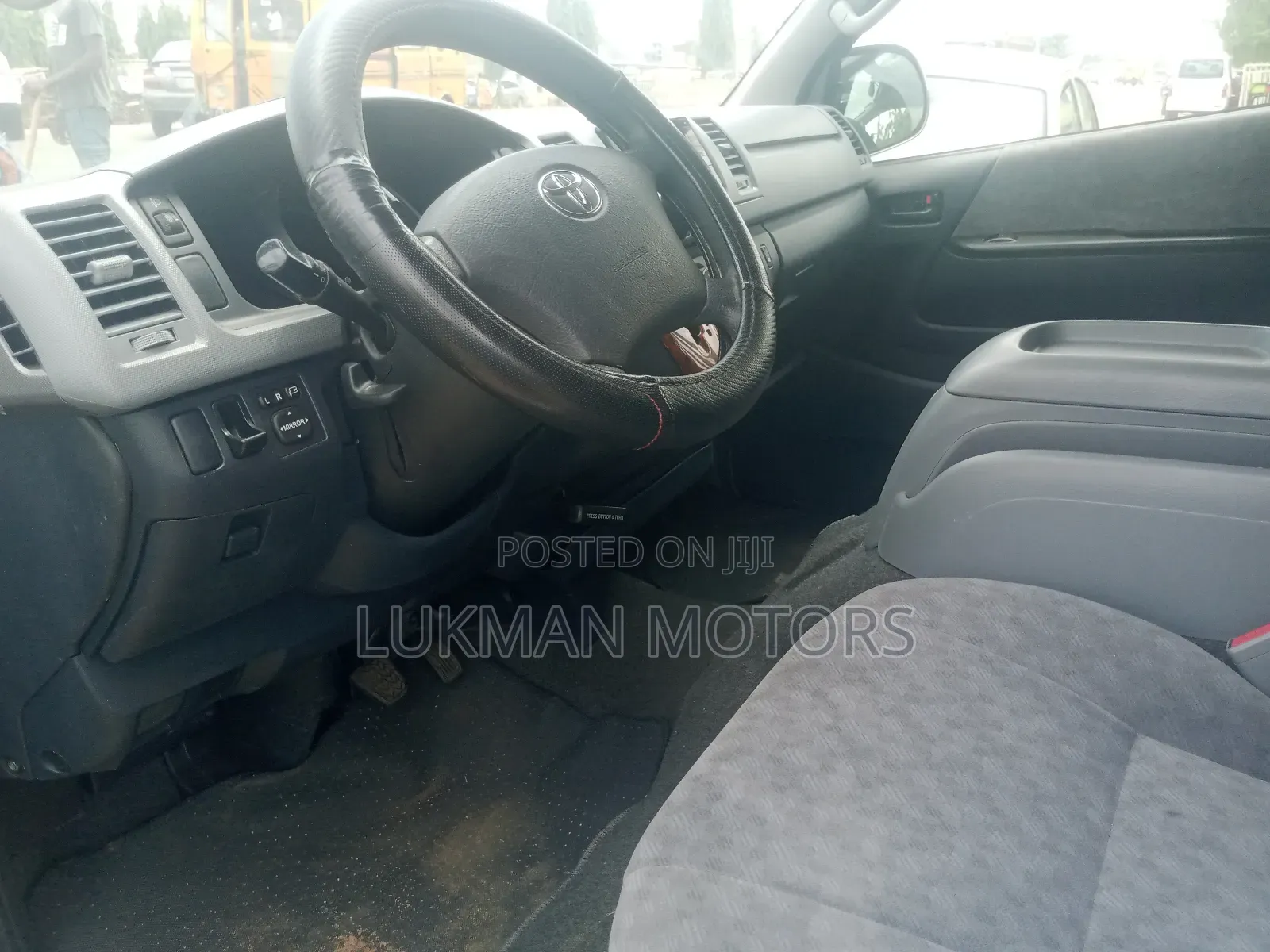 Toyota HiAce 2012 Silver