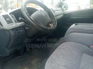 Toyota HiAce 2012 Silver