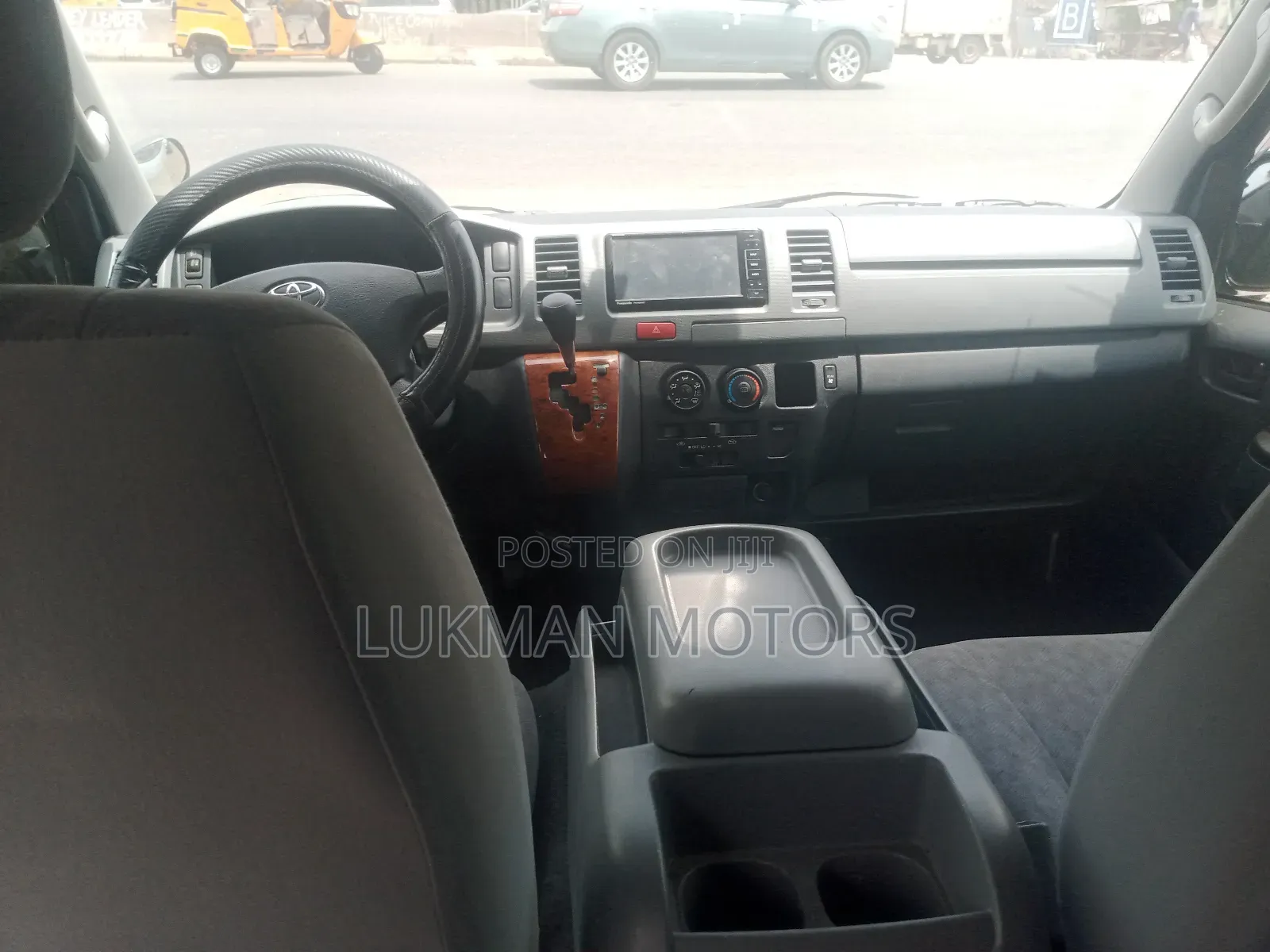 Toyota HiAce 2012 Silver