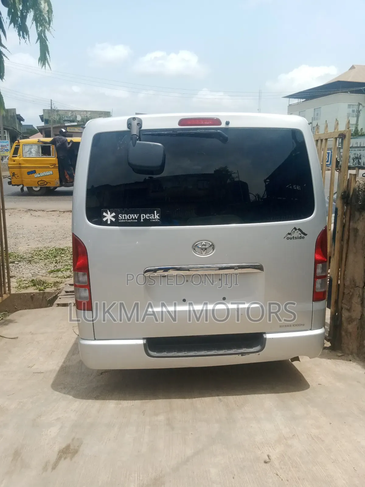 Toyota HiAce 2012 Silver