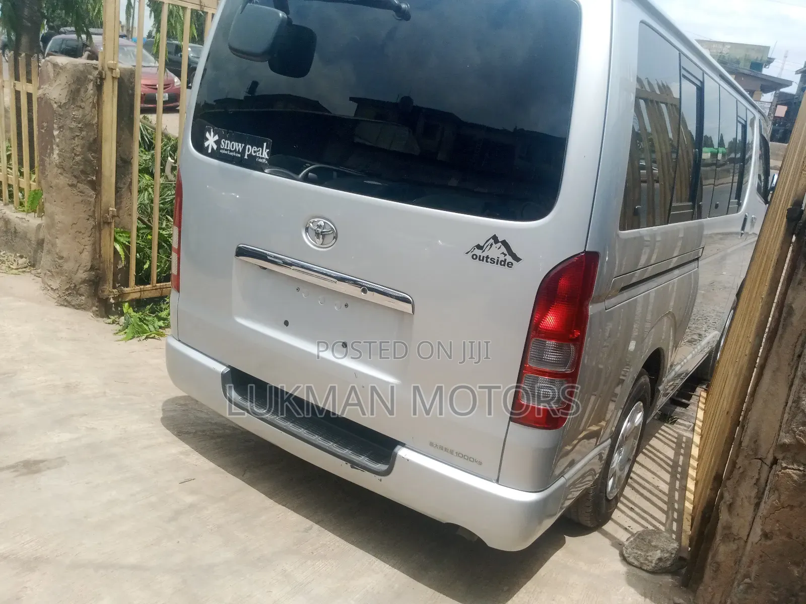 Toyota HiAce 2012 Silver