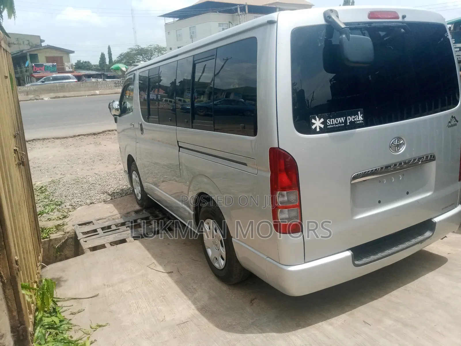 Toyota HiAce 2012 Silver
