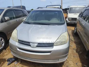 Toyota Sienna LE AWD 2005 Silver