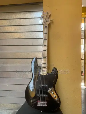 Fender Squire 5 Strings Bass Guitar