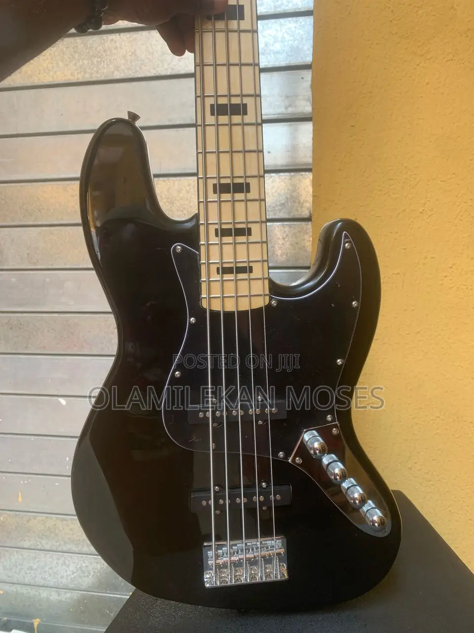 Fender Squire 5 Strings Bass Guitar