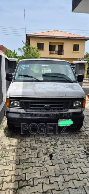 Photo - Ford E250 2003 White