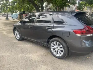 Photo - Toyota Venza XLE 4dr Wagon (2.7L 4cyl 6A) 2015 Gray