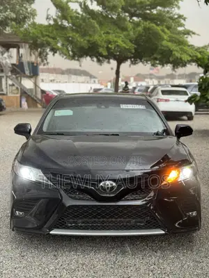 Toyota Camry SE FWD (2.5L 4cyl 8AM) 2018 Black