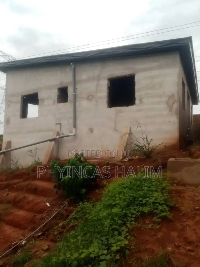 3bdrm Bungalow in Oshimili South for sale