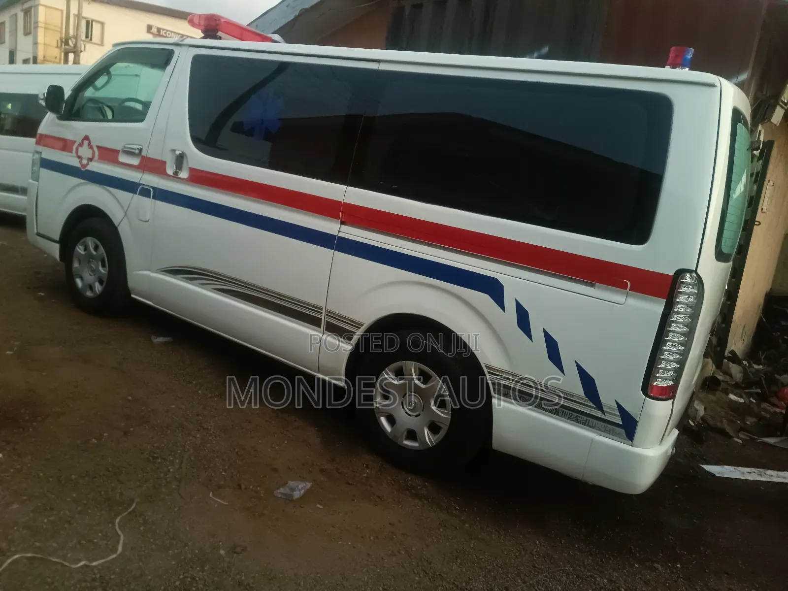 Toyota HiAce 2014 White