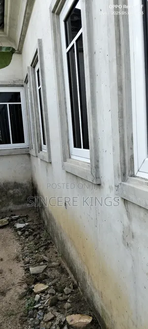 4bdrm Bungalow in Mbierebe Off Stadium for sale