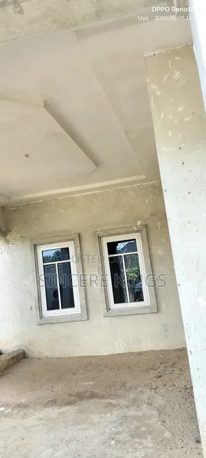 4bdrm Bungalow in Mbierebe Off Stadium for sale