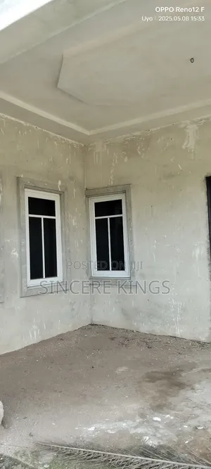 4bdrm Bungalow in Mbierebe Off Stadium for sale