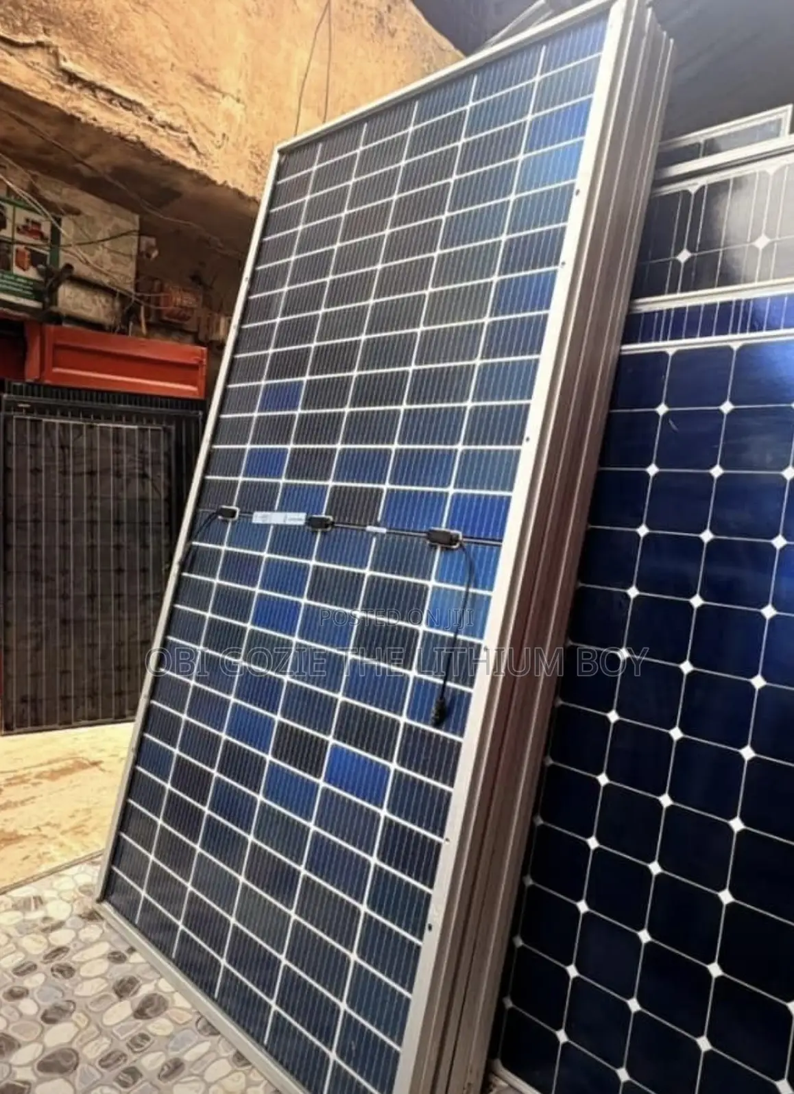 Jinko 700 Watts Solar Panel Bifical High Voltage Is Available