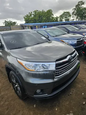 Toyota Highlander XLE V6 4x4 (3.5L 6cyl 6A) 2016 Green