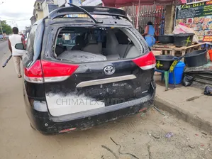 Toyota Sienna 2015 Back Glass Available We Deliver Instal