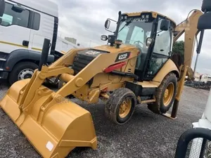 Photo - Cat Backhoe 422f
