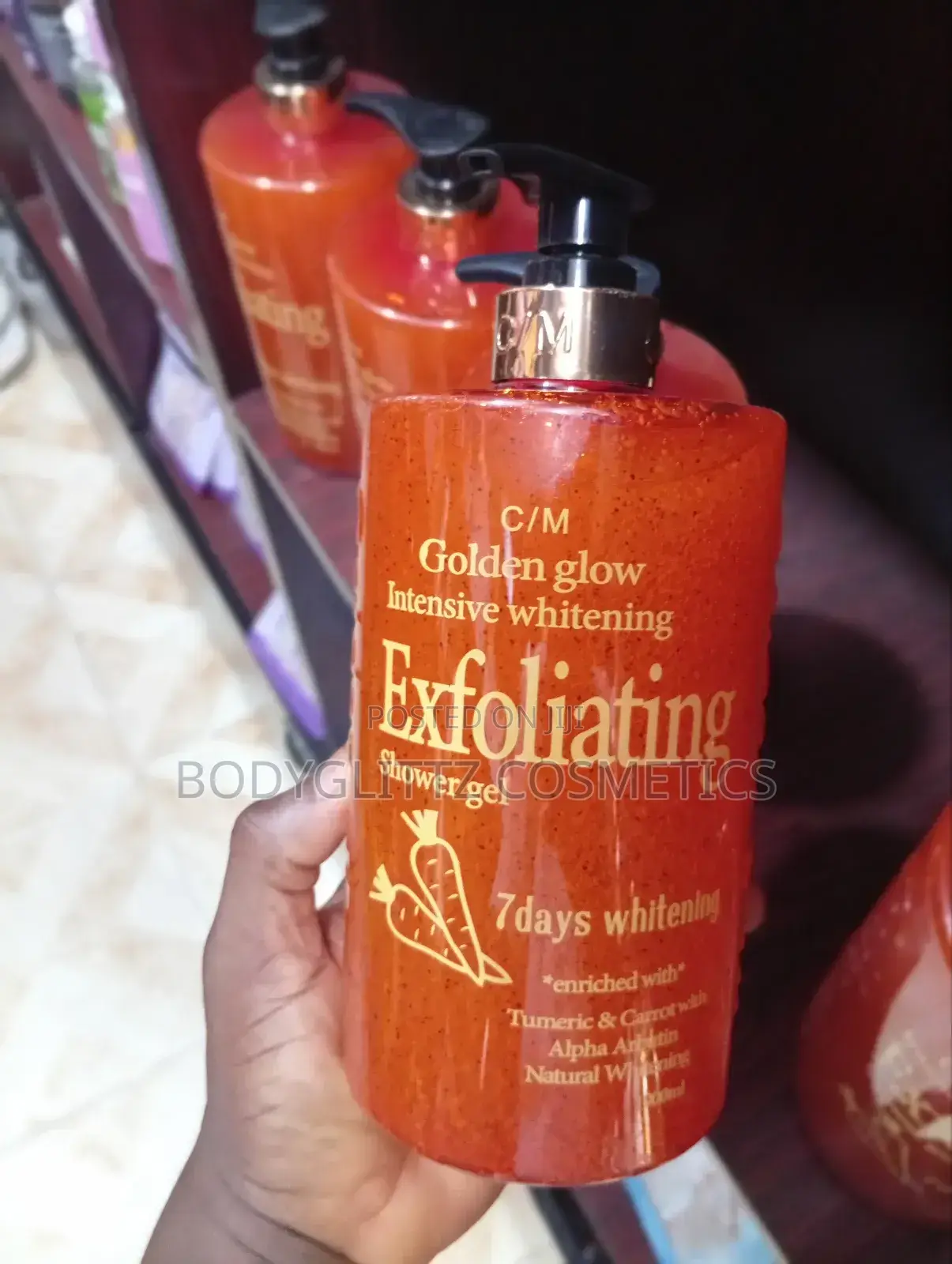 Golden Glow: Exfoliating