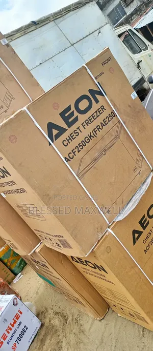 Aeon Chest Freezer 250l