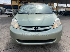 Toyota Sienna CE 2009 Green