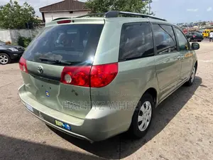 Toyota Sienna CE 2009 Green