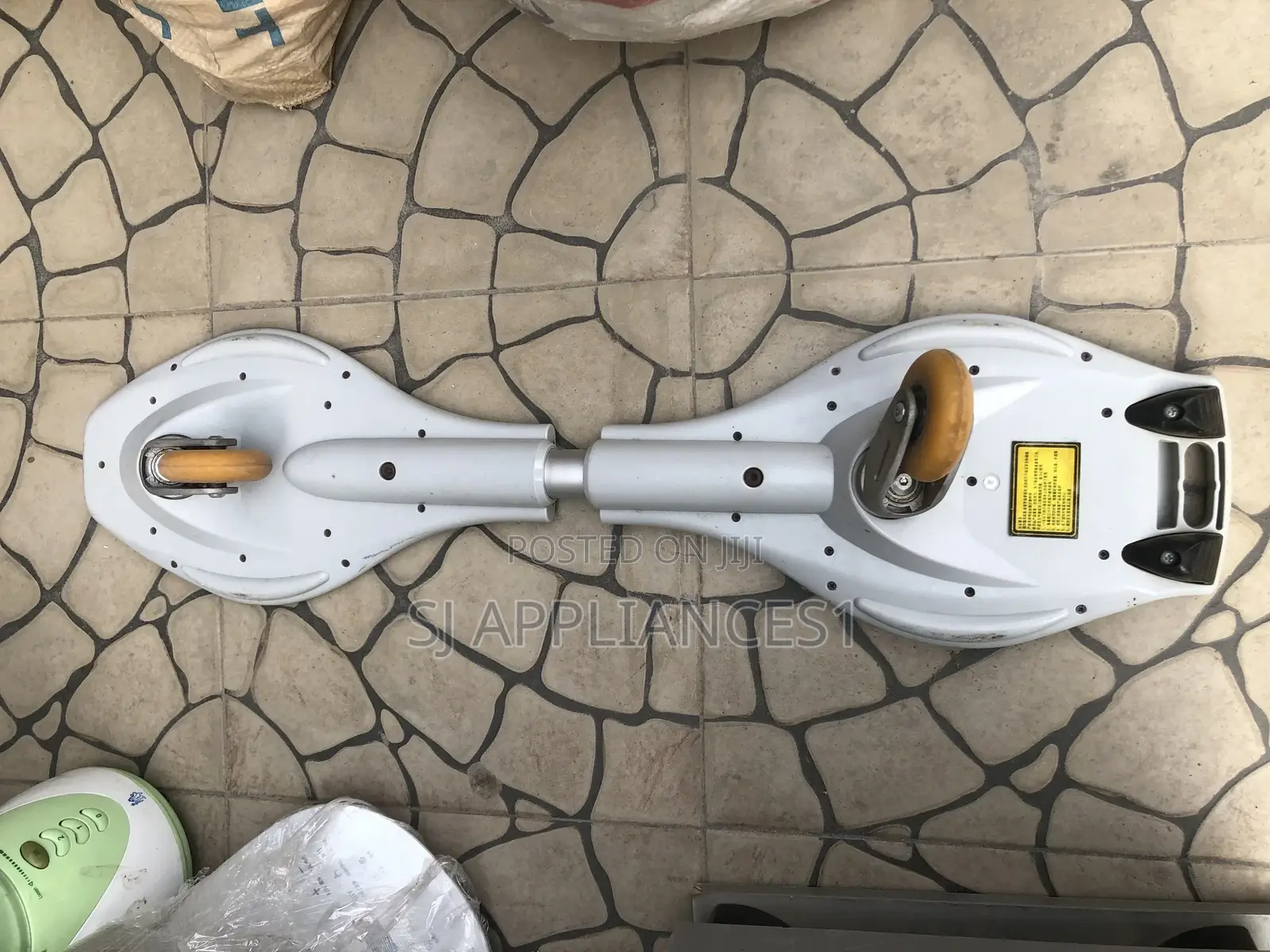 2 Wheel Pivoting Skateboard