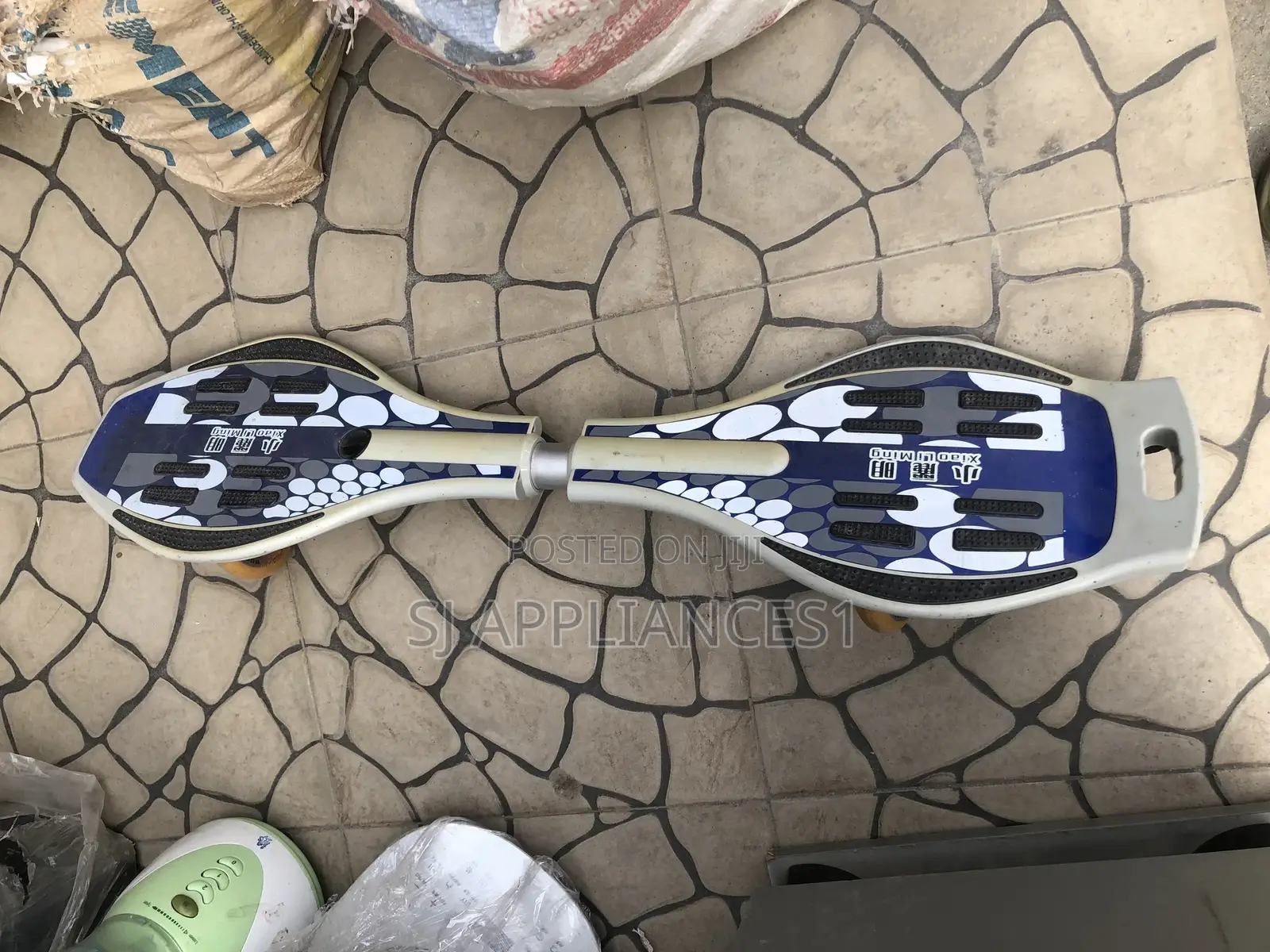 2 Wheel Pivoting Skateboard