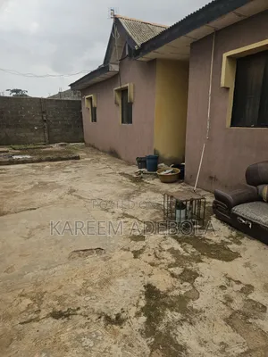 4bdrm Bungalow in Ajuwon, Yakoyo/Alagbole for sale