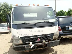 Mitsubishi Canter Truck White 1998