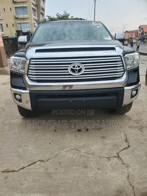 Toyota Tundra Limited 5.7L V8 4x4 CrewMax 5.6 ft. box 145.7 in. WB 2016