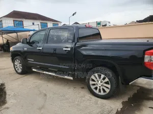 Toyota Tundra Limited 5.7L V8 4x4 CrewMax 5.6 ft. box 145.7 in. WB 2016