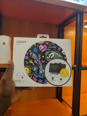 Wacom Intuos Graphics/Bluetooth Drawing Tablet