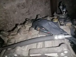 Chrysler 200 Gear Box Available