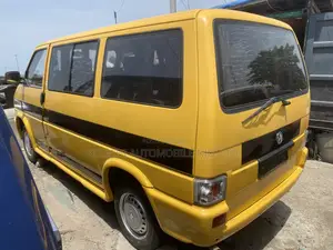 Volkswagen Transporter 2003 Yellow