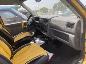 Volkswagen Transporter 2003 Yellow