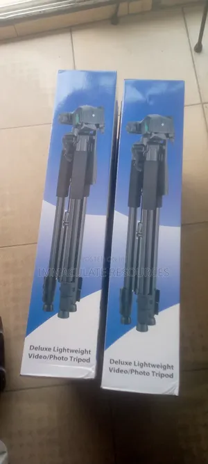 Deluxe Lightweight Video/Photo Tripod