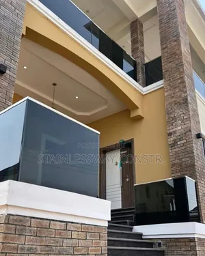 Seamless Beauty: Custom Glass Railings That Shine